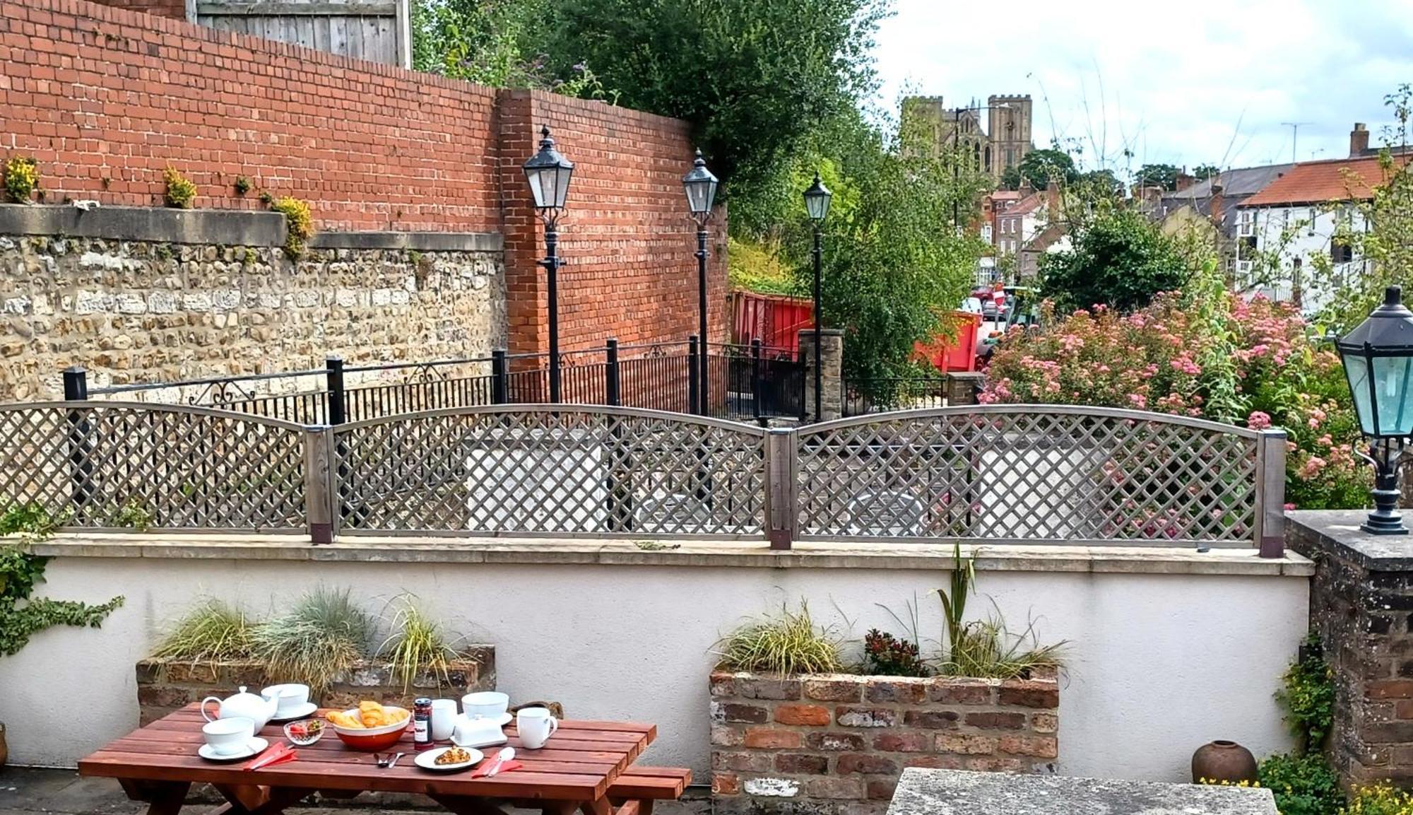Central Ripon Apartment - View Of The Cathedral! Екстериор снимка